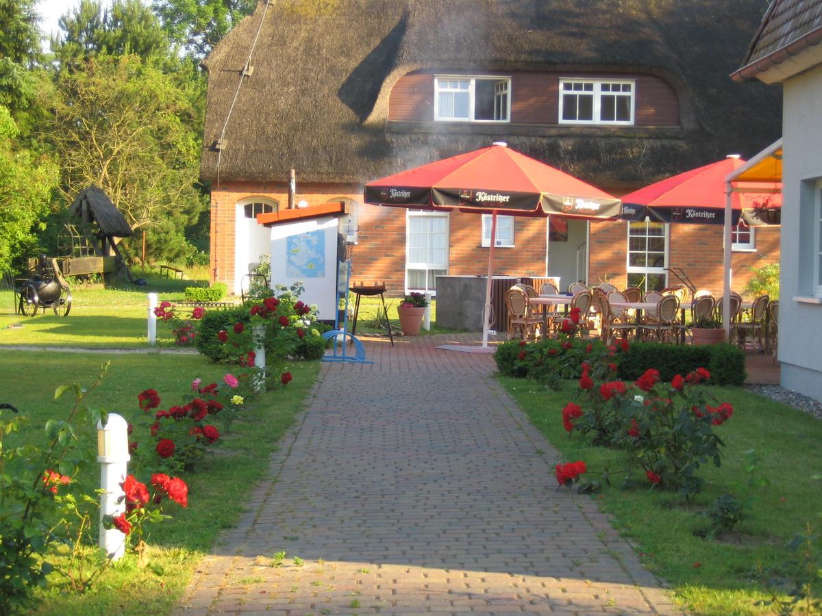 Hotel Alt Wittower Krug วีคเอาฟ์รือเกน ภายนอก รูปภาพ