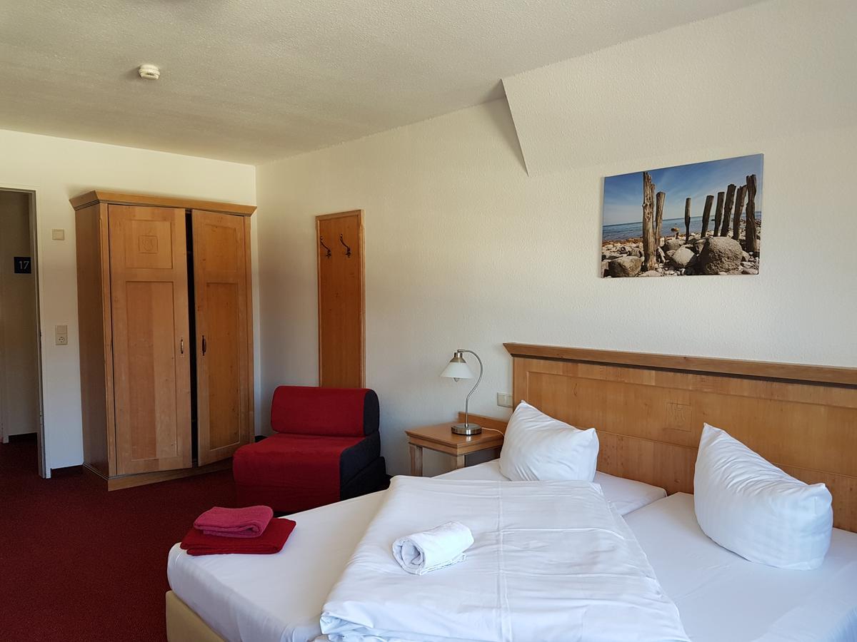 Hotel Alt Wittower Krug วีคเอาฟ์รือเกน ภายนอก รูปภาพ