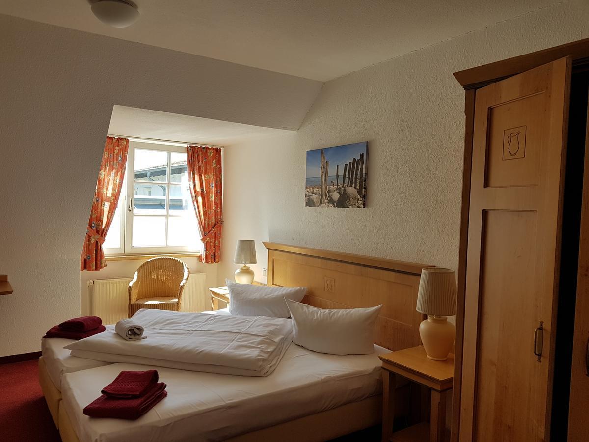 Hotel Alt Wittower Krug วีคเอาฟ์รือเกน ภายนอก รูปภาพ