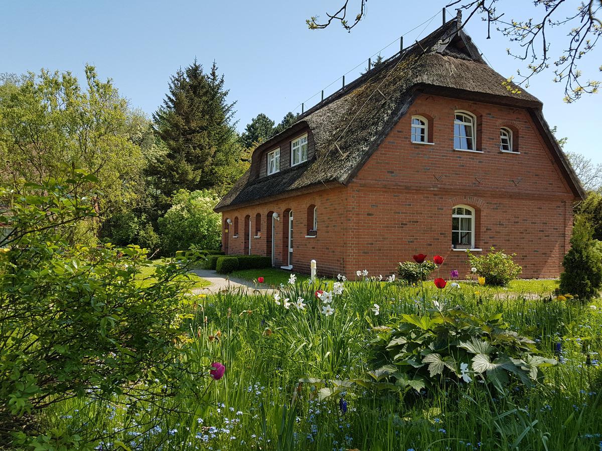 Hotel Alt Wittower Krug วีคเอาฟ์รือเกน ภายนอก รูปภาพ