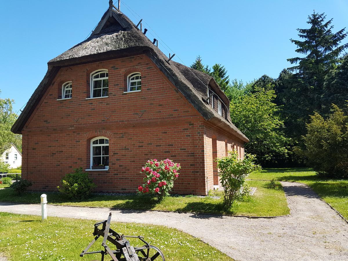 Hotel Alt Wittower Krug วีคเอาฟ์รือเกน ภายนอก รูปภาพ