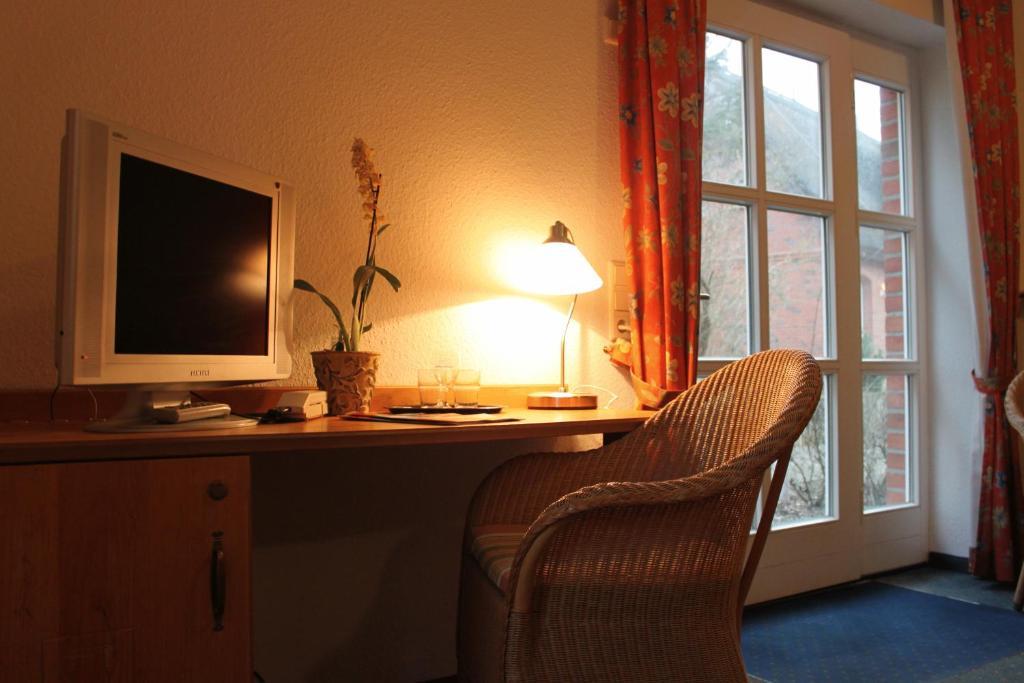 Hotel Alt Wittower Krug วีคเอาฟ์รือเกน ภายนอก รูปภาพ